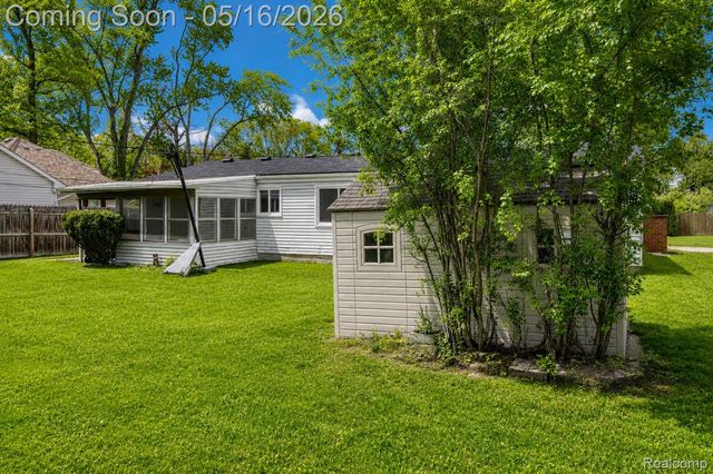 30815 Everett Street, Southfield, MI 48076
