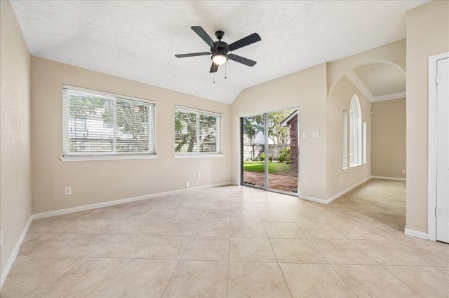 723 Lochnell Drive, Houston, TX 77062