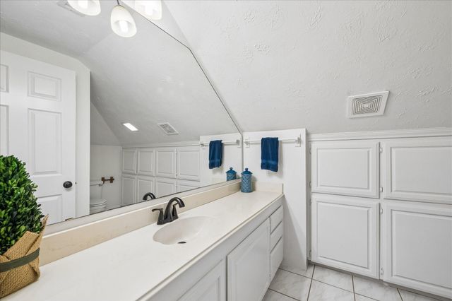 723 Lochnell Drive, Houston, TX 77062