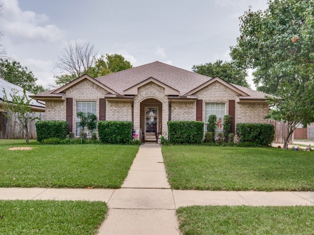 149 Roberts Drive, Saginaw, TX 76179