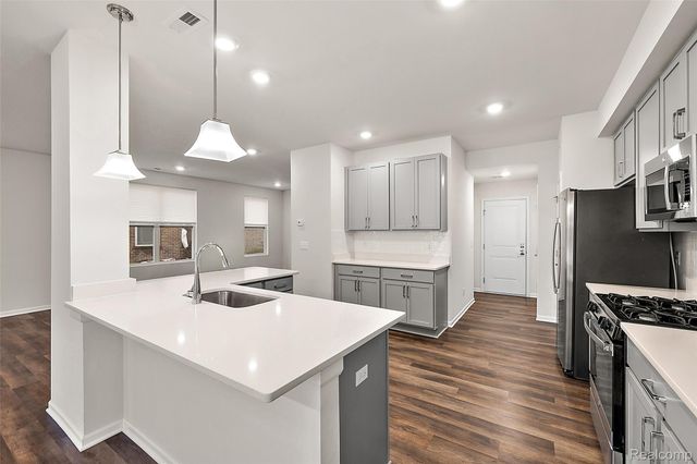 8743 Grove Street, Washington Township, MI 48094