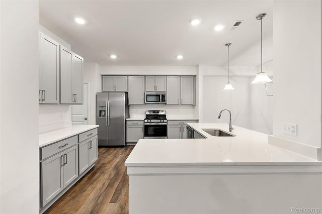 8743 Grove Street, Washington Township, MI 48094