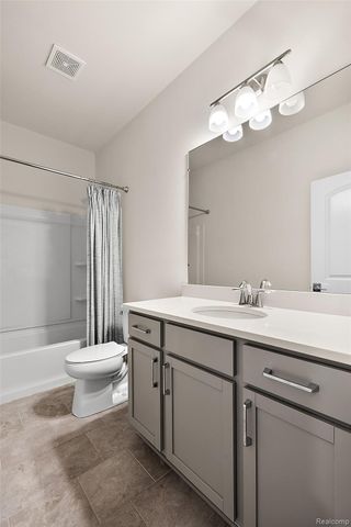 8743 Grove Street, Washington Township, MI 48094