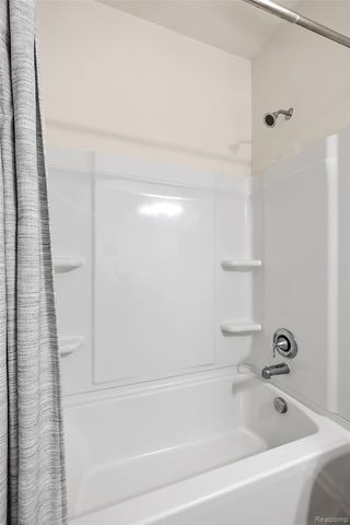 8743 Grove Street, Washington Township, MI 48094