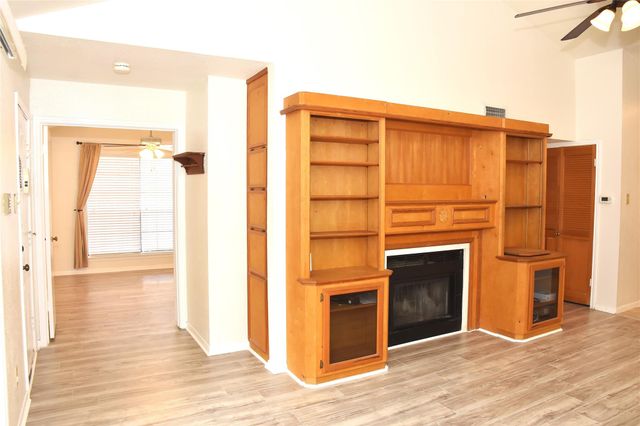 2121 El Paseo Street 2000, Houston, TX 77054