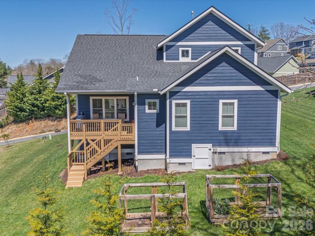 111 Ellis Lane, Arden, NC 28704