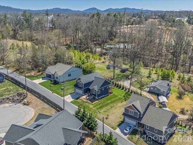 111 Ellis Lane, Arden, NC 28704