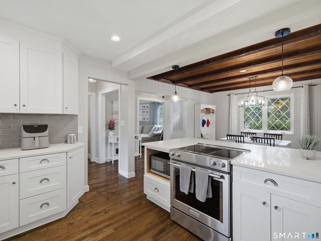 2298 Albany Avenue, West Hartford, CT 06117