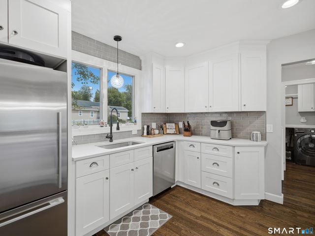 2298 Albany Avenue, West Hartford, CT 06117