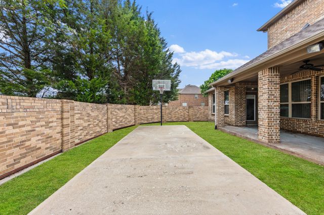 7096 Carmona, Grand Prairie, TX 75054