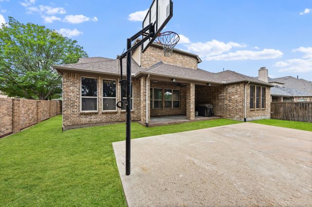 7096 Carmona, Grand Prairie, TX 75054