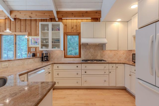 63 Raspberry Hill Road, Winhall, VT 05340