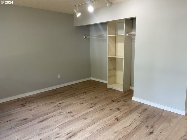 8625 Sw BRIGHTFIELD Cir, Portland, OR 97223