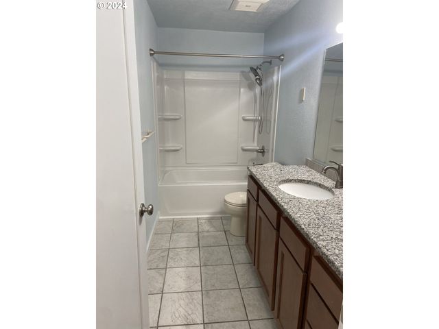 8625 Sw BRIGHTFIELD Cir, Portland, OR 97223