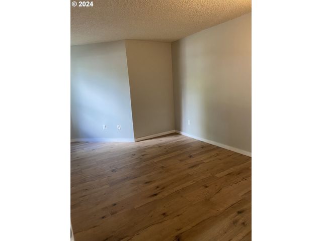 8625 Sw BRIGHTFIELD Cir, Portland, OR 97223