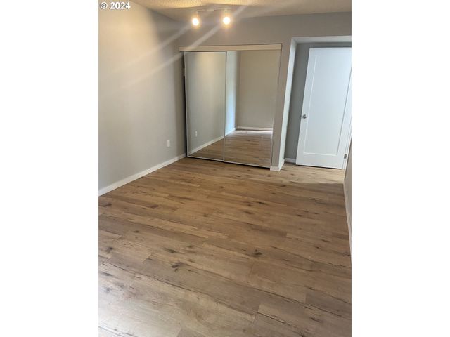 8625 Sw BRIGHTFIELD Cir, Portland, OR 97223