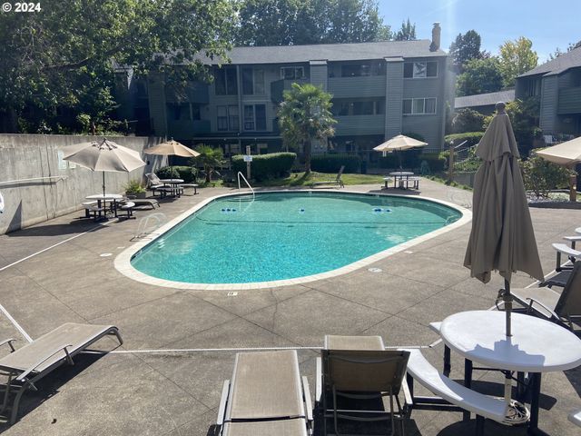 8625 Sw BRIGHTFIELD Cir, Portland, OR 97223