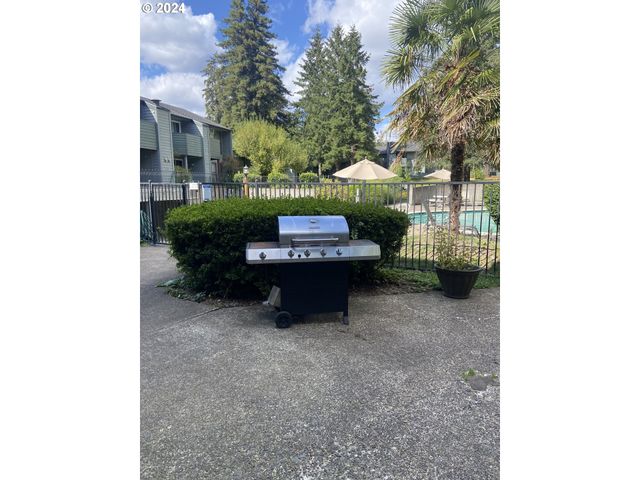 8625 Sw BRIGHTFIELD Cir, Portland, OR 97223