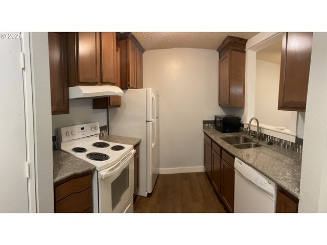 8625 Sw BRIGHTFIELD Cir, Portland, OR 97223