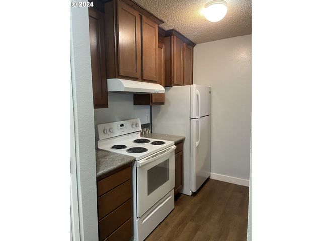 8625 Sw BRIGHTFIELD Cir, Portland, OR 97223