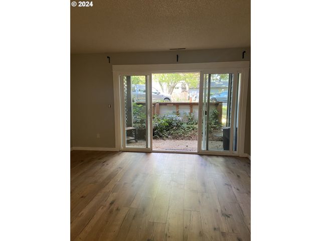 8625 Sw BRIGHTFIELD Cir, Portland, OR 97223