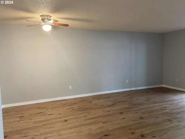 8625 Sw BRIGHTFIELD Cir, Portland, OR 97223