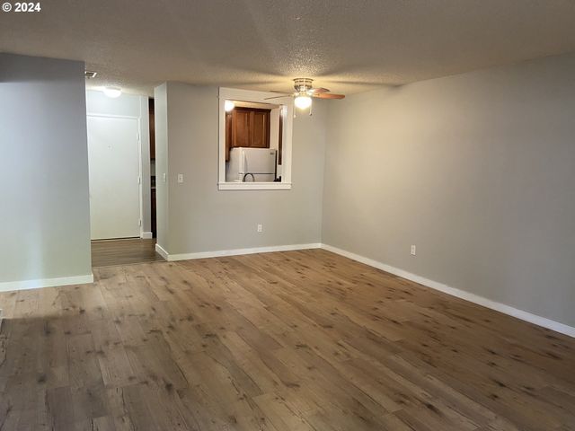 8625 Sw BRIGHTFIELD Cir, Portland, OR 97223