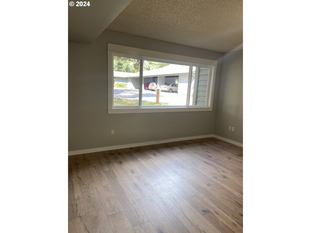 8625 Sw BRIGHTFIELD Cir, Portland, OR 97223