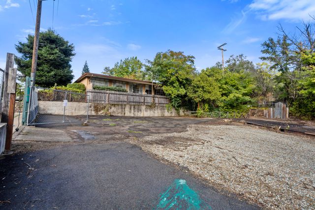 3510 Eureka Way, Redding, CA 96001