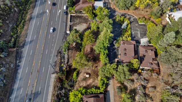 3510 Eureka Way, Redding, CA 96001