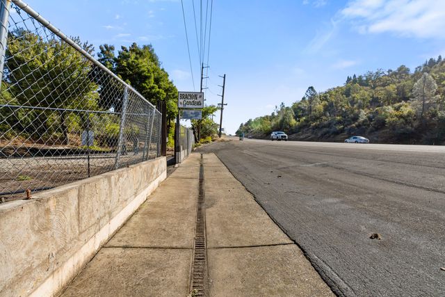 3510 Eureka Way, Redding, CA 96001