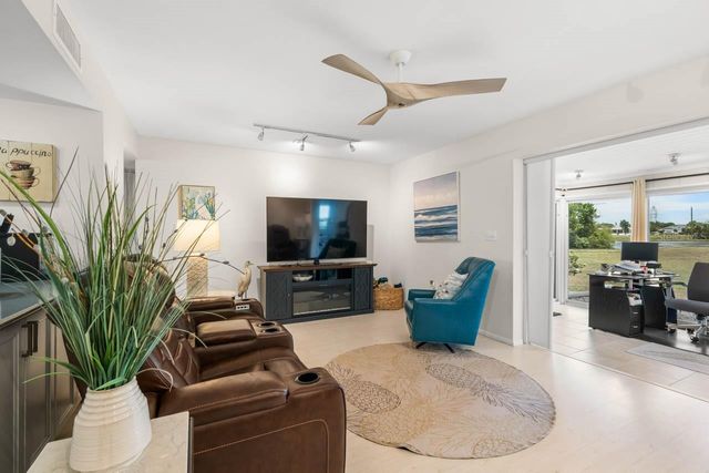 901 AUGUSTA DRIVE, Sun City Center, FL 33573