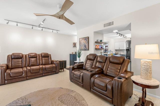 901 AUGUSTA DRIVE, Sun City Center, FL 33573