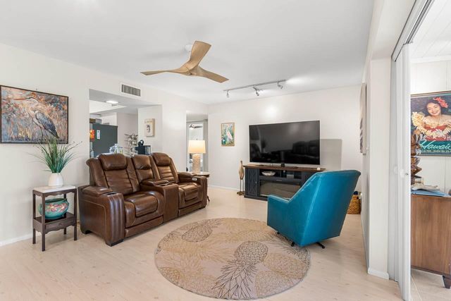 901 AUGUSTA DRIVE, Sun City Center, FL 33573