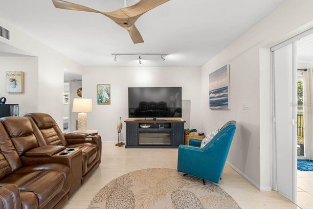901 AUGUSTA DRIVE, Sun City Center, FL 33573