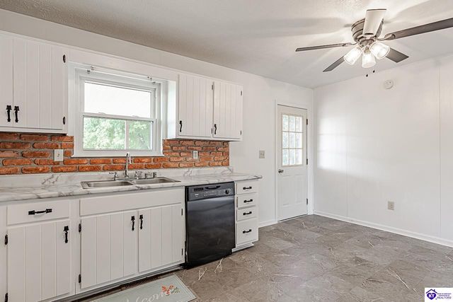 2669 N Lake Road North, Radcliff, KY 40160