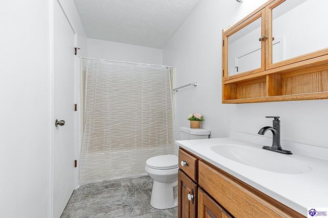 2669 N Lake Road North, Radcliff, KY 40160