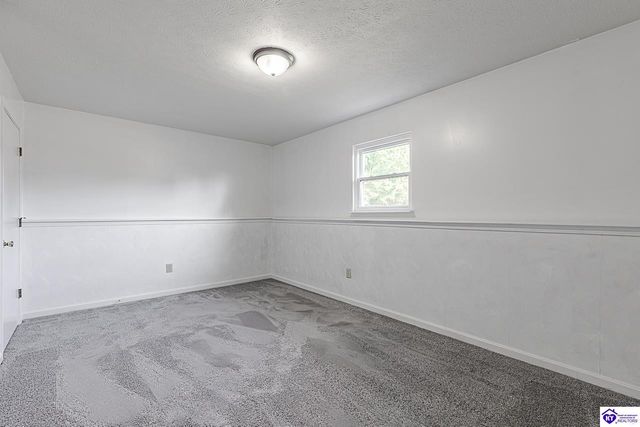 2669 N Lake Road North, Radcliff, KY 40160