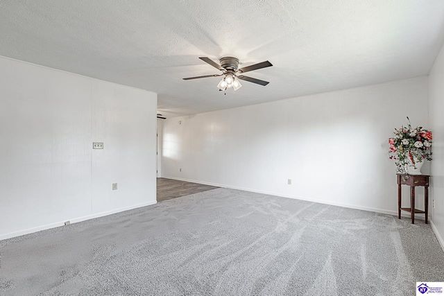 2669 N Lake Road North, Radcliff, KY 40160