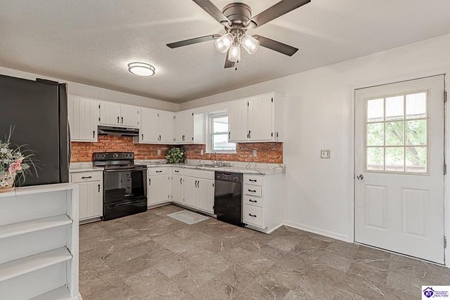 2669 N Lake Road North, Radcliff, KY 40160