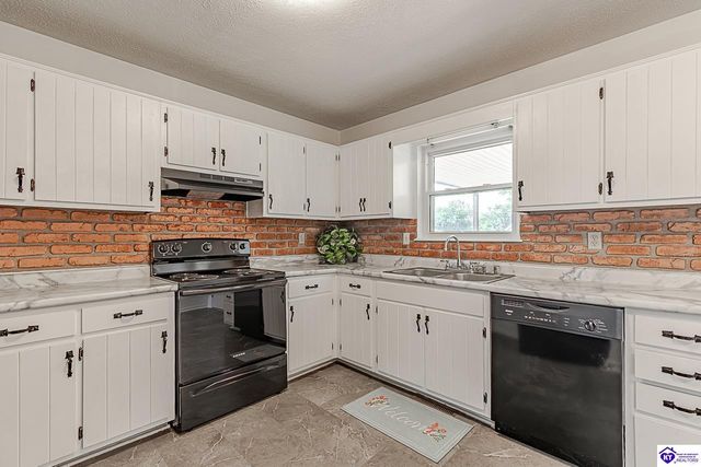 2669 N Lake Road North, Radcliff, KY 40160