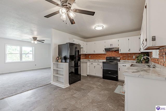 2669 N Lake Road North, Radcliff, KY 40160