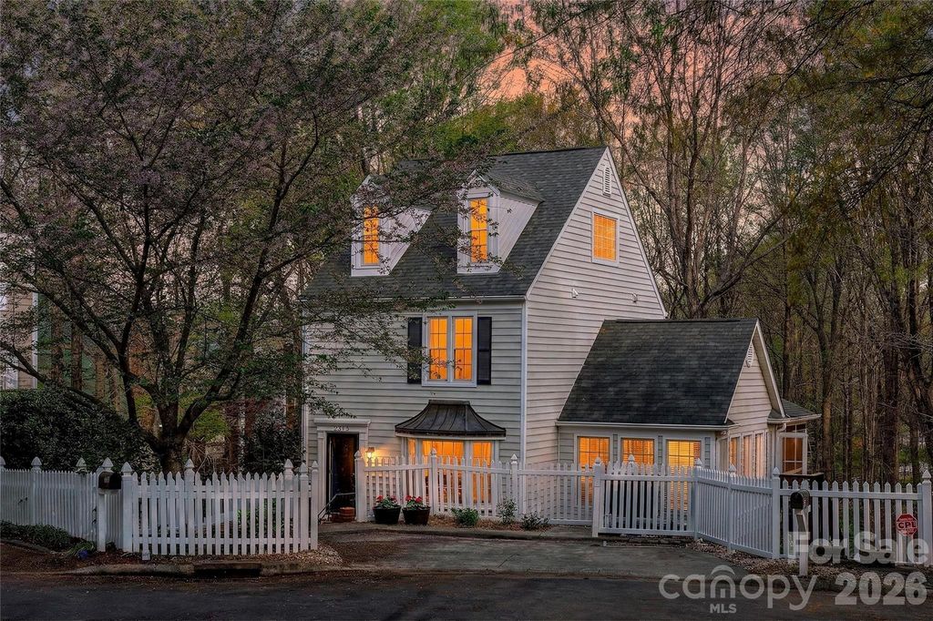 2313 Wythe House Court, Charlotte, NC 28270