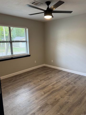 100 Wisteria Place, Hot Springs, AR 71913