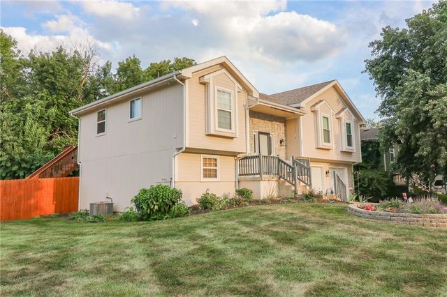 301 S Darrowby Drive, Raymore, MO 64083