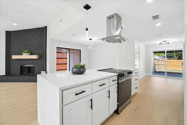 11615 Featherbrook Drive, Dallas, TX 75228