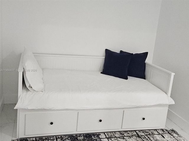 16385 Biscayne Blvd 1802, North Miami Beach, FL 33160