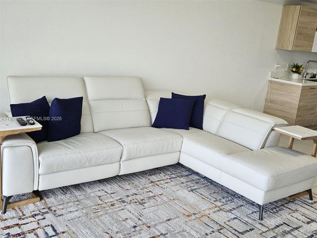 16385 Biscayne Blvd 1802, North Miami Beach, FL 33160