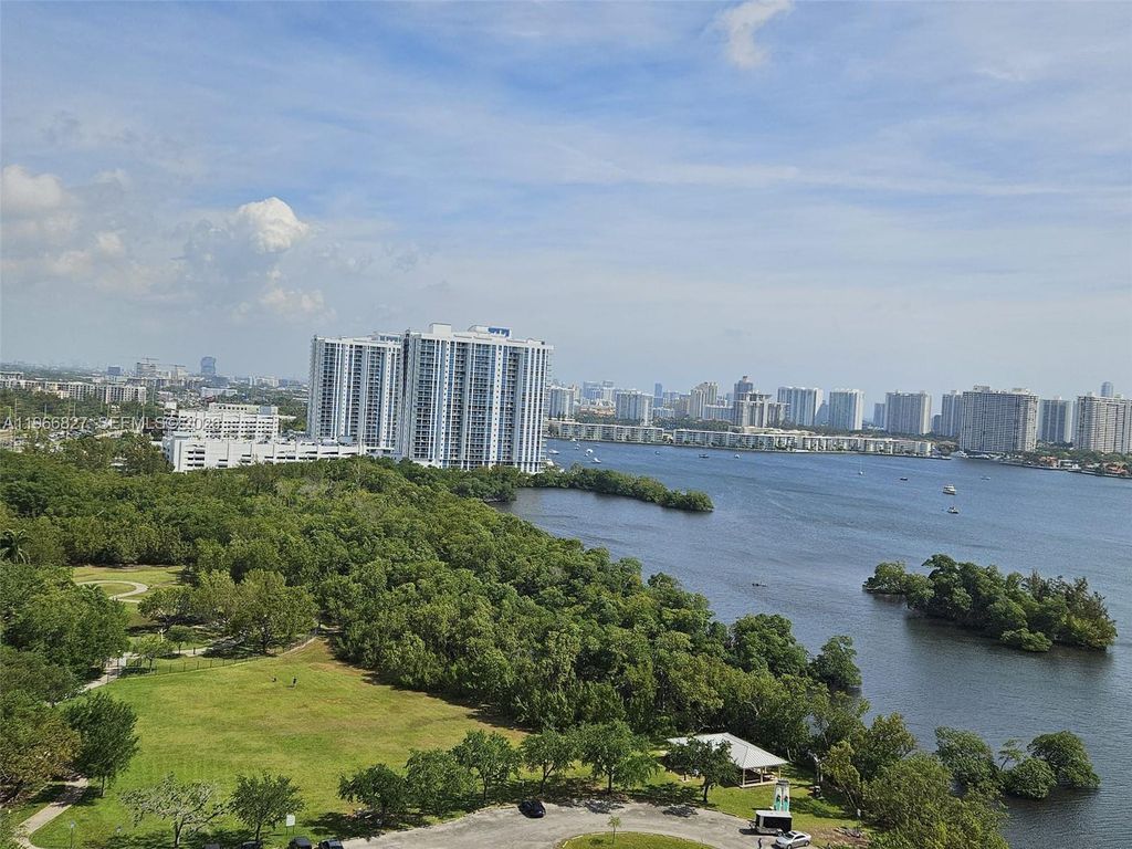 16385 Biscayne Blvd 1802, North Miami Beach, FL 33160