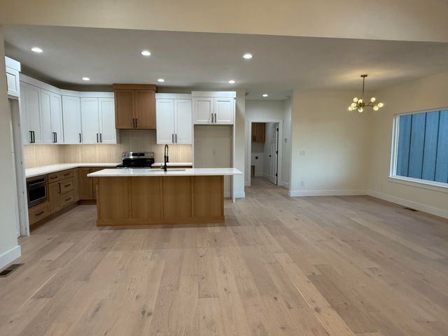 405 Raspberry Road, Highlandville, MO 65669